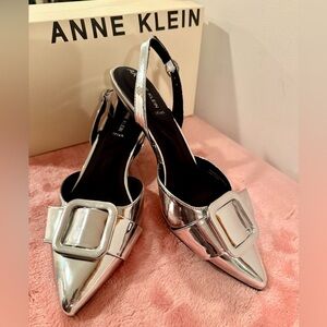 Anne Klein Metallic Silver Bernette Bow Pump heels /size 8